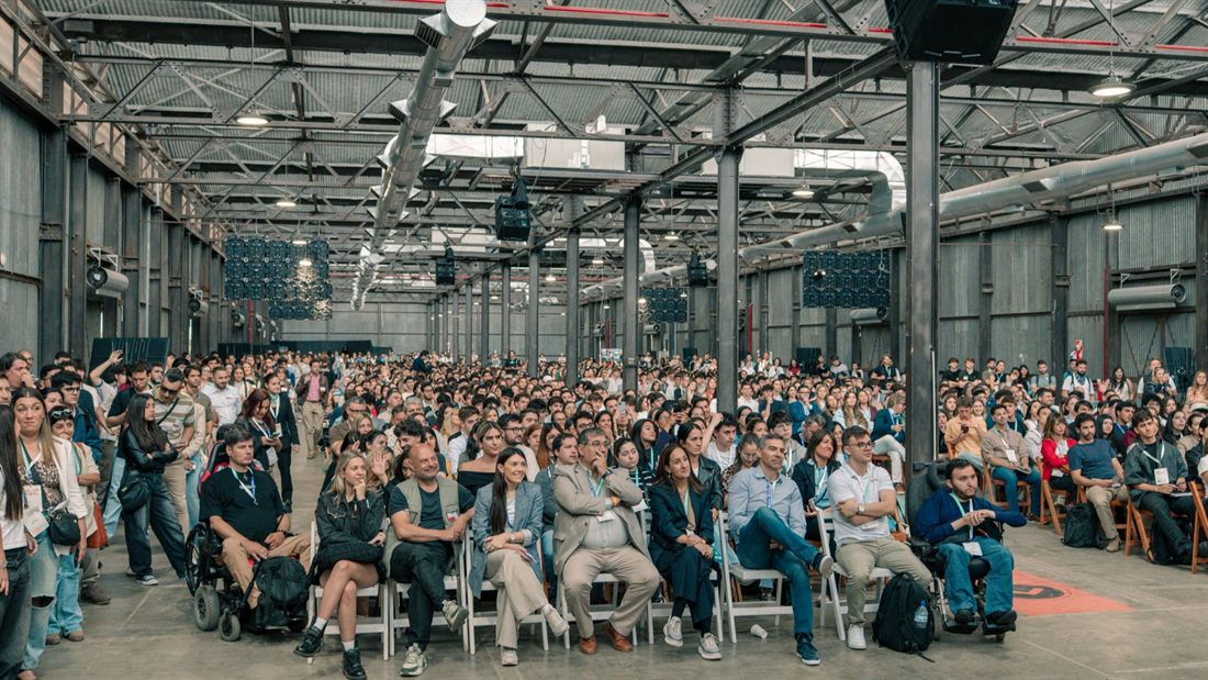 Asistentes reunidos durante el Evento B2B